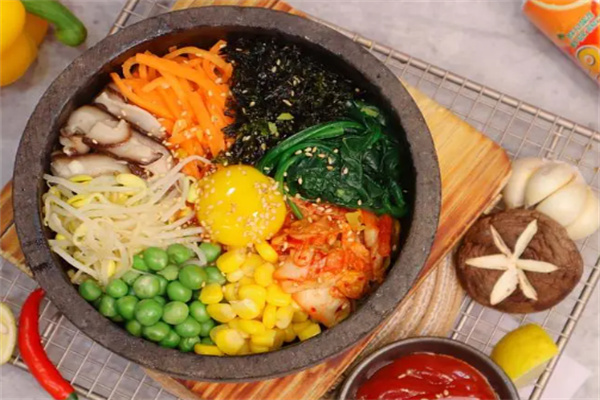 鲜蔬石锅拌饭