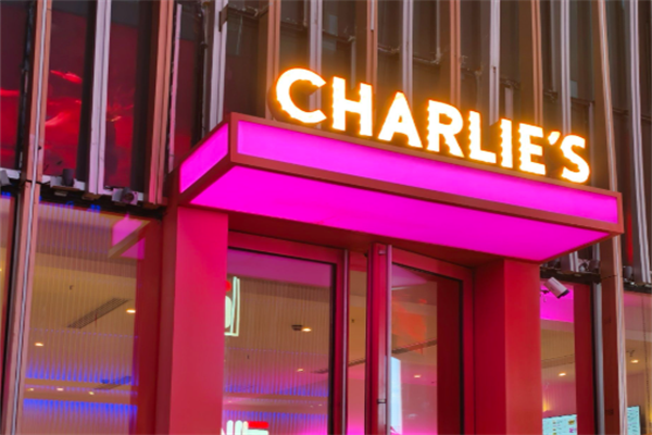 粉红汉堡charles 粉红汉堡charles