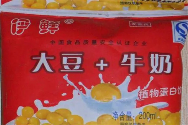 伊鲜花生牛奶