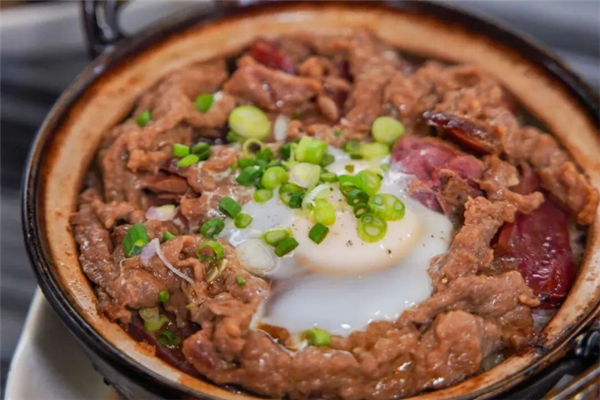粤点粤牛功夫煲仔饭 粤点粤牛功夫煲仔饭