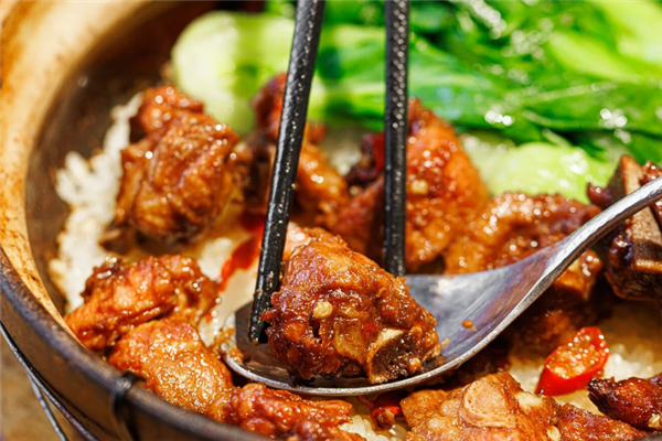 粤点粤牛功夫煲仔饭 粤点粤牛功夫煲仔饭