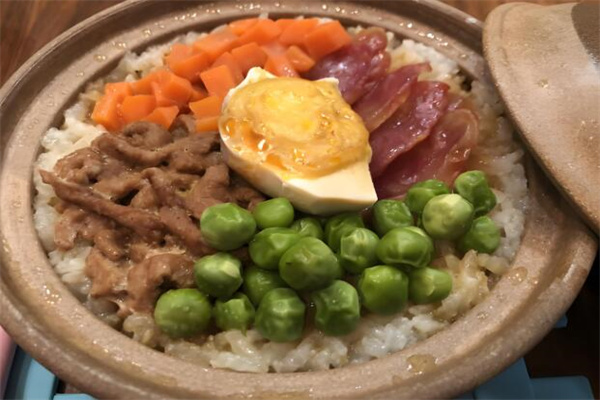 一个米屋砂锅饭加盟