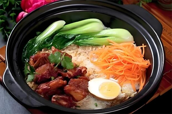 一个米屋砂锅饭加盟