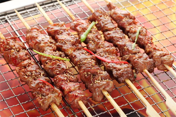 小哥哥烤的串