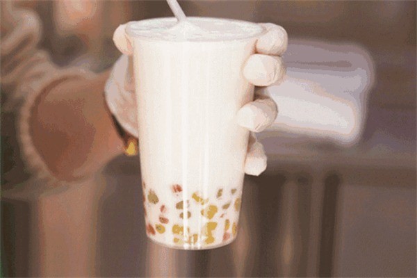 八月的茶奶茶