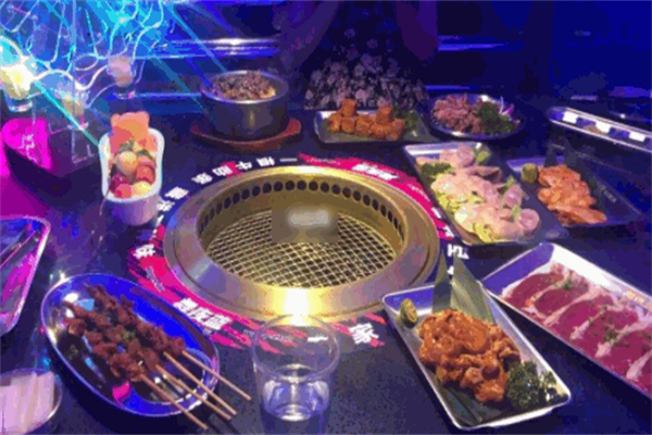 午夜蓝烤肉酒吧 午夜蓝烤肉酒吧