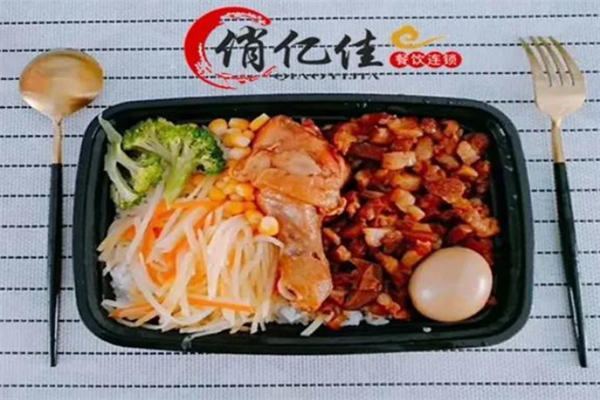俏亿佳土耳其烤肉拌饭 俏亿佳土耳其烤肉拌饭