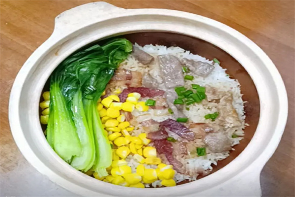 于公移膳卤肉饭煲仔饭