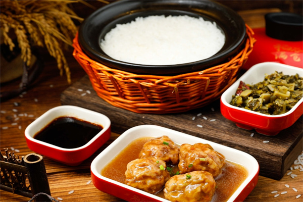 甄谷香瓦锅饭加盟