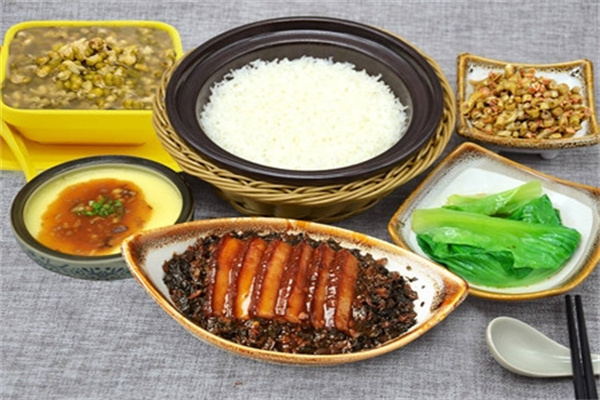 甄谷香瓦锅饭加盟