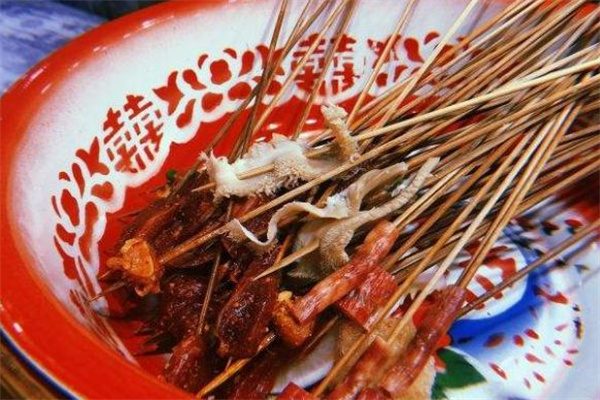 均军小郡肝砂锅串串香