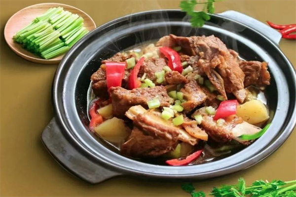 张泽宇秘制黄焖鸡米饭