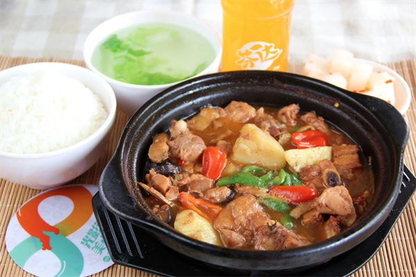 张泽宇秘制黄焖鸡米饭