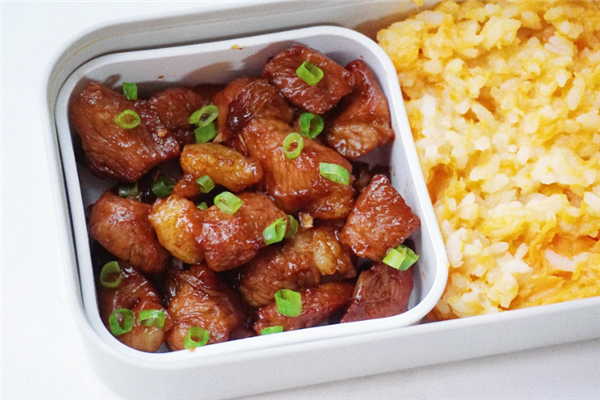 炖诱诱老妈炖肉盒饭