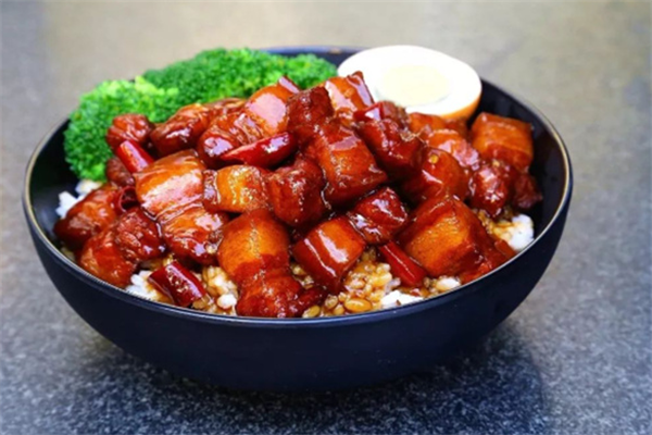 炖诱诱老妈炖肉盒饭