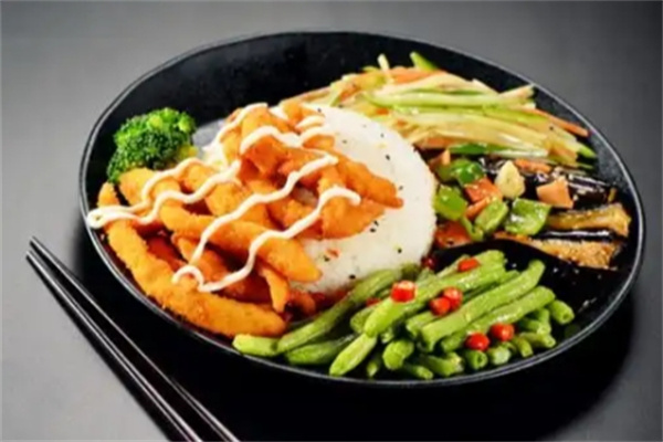 杨哥轰炸鸡饭