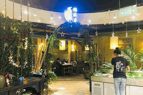 锦成巷三文鱼头牛蛙火锅