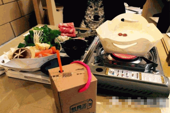 纸箱王纸火锅主题餐厅