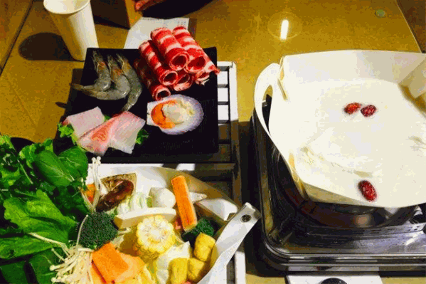 纸箱王纸火锅主题餐厅