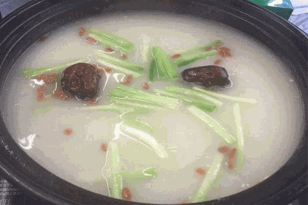 海鲜火锅筒骨鲫鱼汤