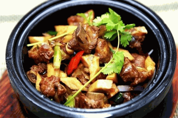 清远脆香鸡煲 清远脆香鸡煲