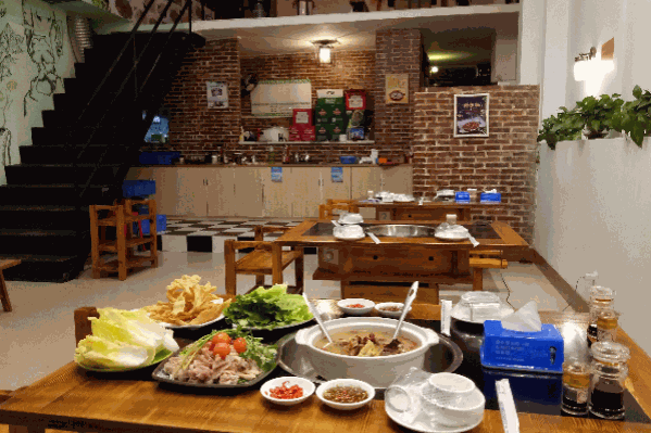 鸡煲烤鱼火锅店