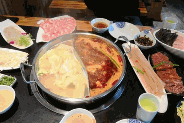 江巴人重庆市井火锅