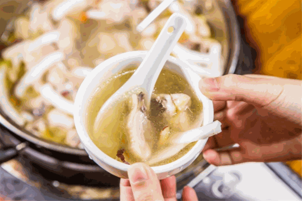 四季沁园椰子鸡