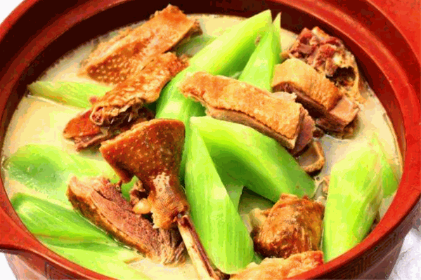 咸鹅炖笋干火锅
