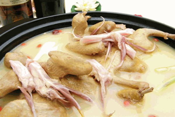 熹乐鸽药膳火锅