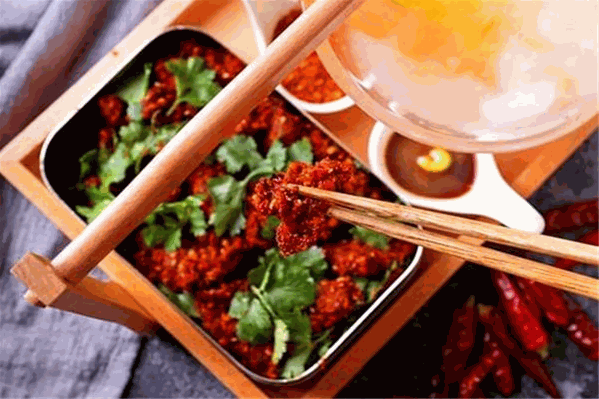 小菌花串串香火锅