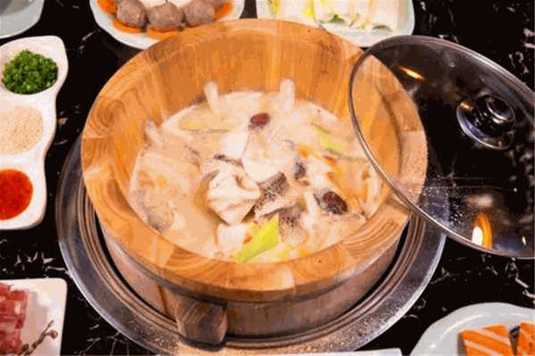 小龙沿木桶鱼火锅 小龙沿木桶鱼火锅
