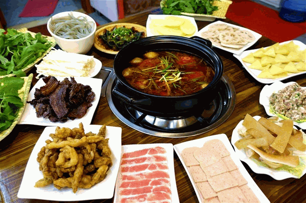 上山诗纳火锅店
