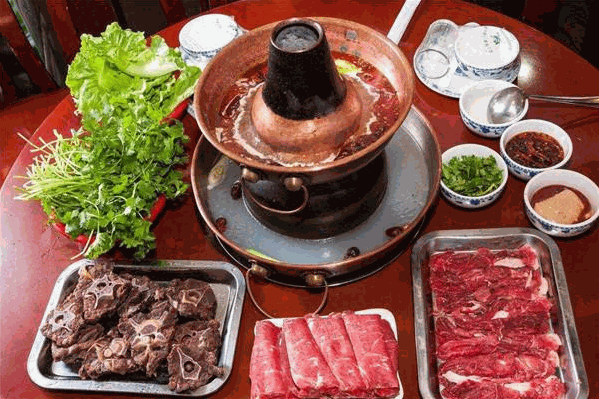 铜火锅涮羊肉