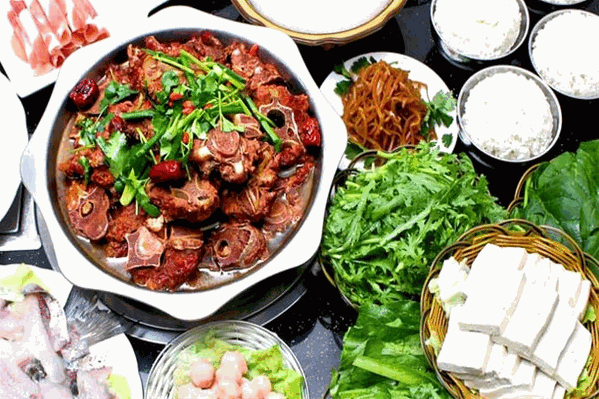 正红羊肉火锅
