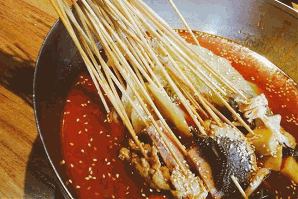 爱在马路边串串香