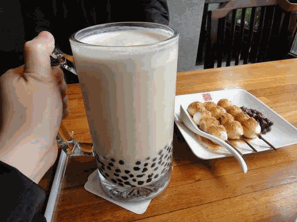 时尚泡吧奶茶