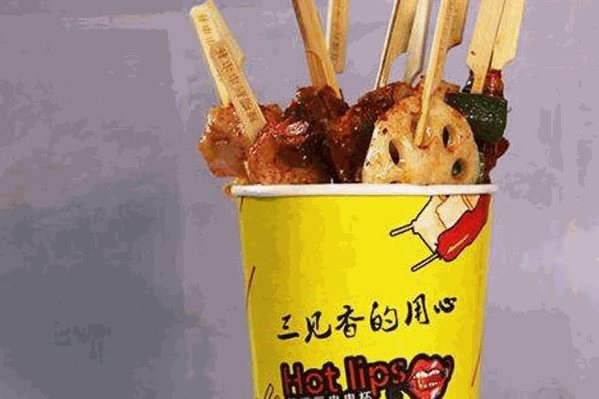 一路飘香辣嘴唇串串杯