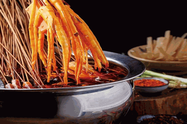 让签签飞串串香