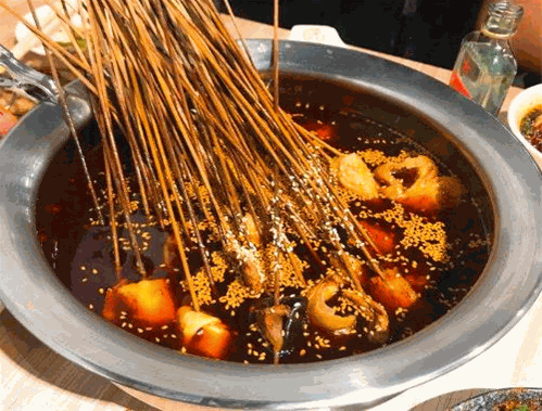 红唇冷串串