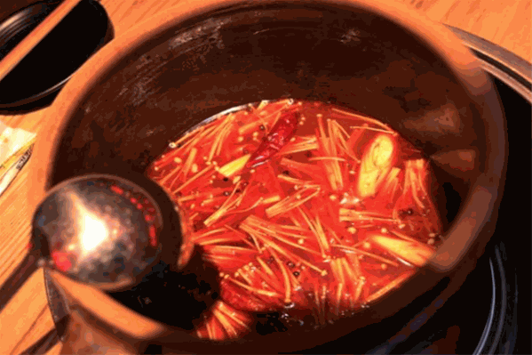 红唇冷串串