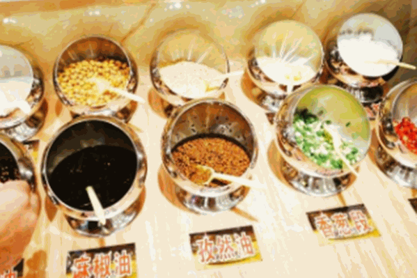辣椒快跑鲜粉麻辣烫