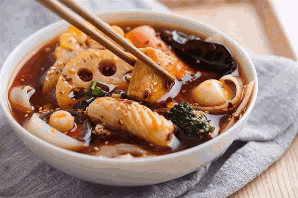 鲁更叶麻辣烫