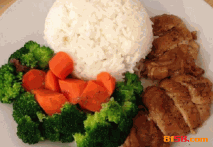 幸福的炸鸡沙拉饭