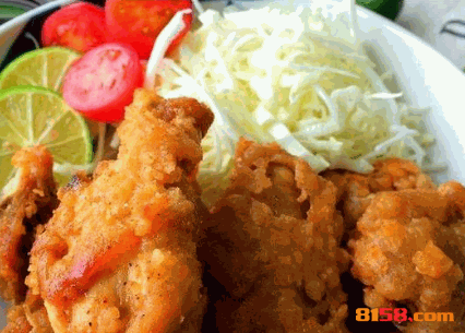 幸福的炸鸡沙拉饭