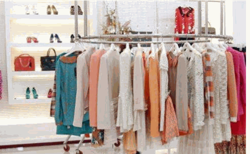 超市附近做什么生意好？加盟夺宝奇兵女装让你挣个够