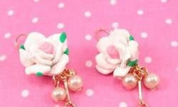 年轻女性开小饰品加盟店成功有技巧