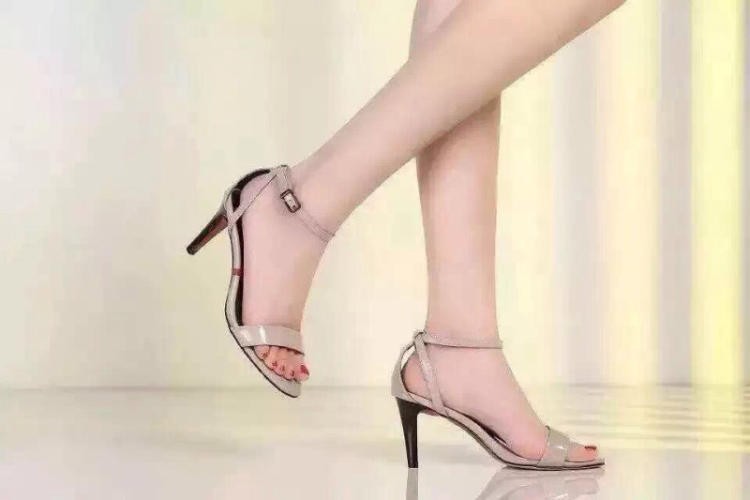 品牌女鞋加盟如何降低投资风险