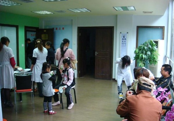 乐百视视力康复中心