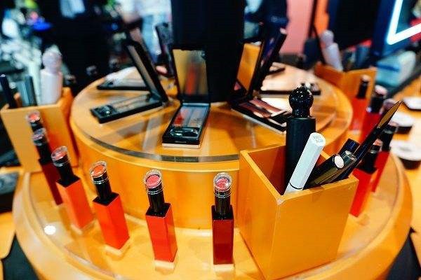东方化妆品